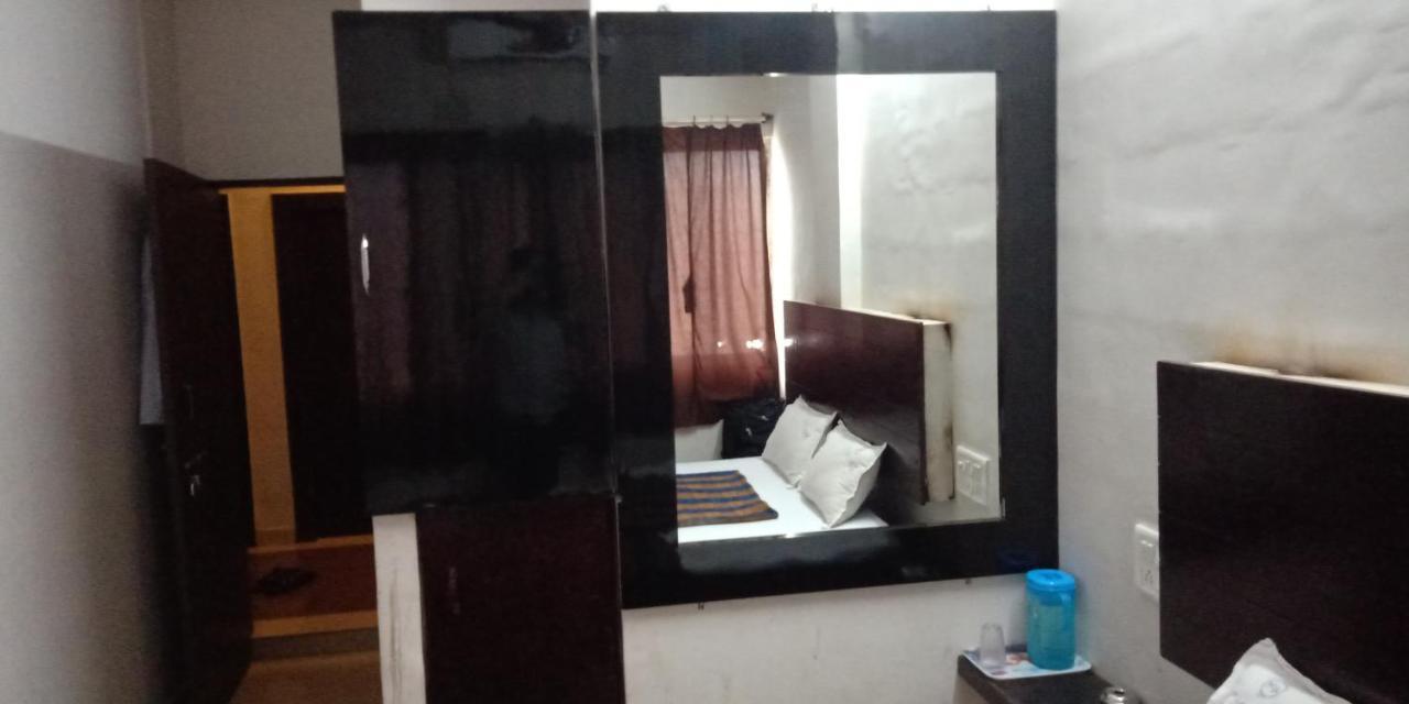 Nilraj Lodge Ratnāgiri Extérieur photo